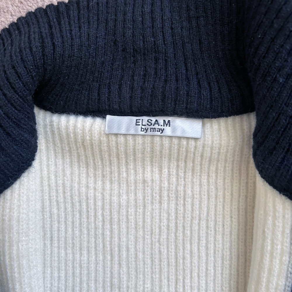 NWOT Soft knit cardigan with gold zip closure, One size. - Picture 3 of 10